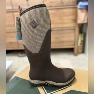 BRAND NEW Muck Boots